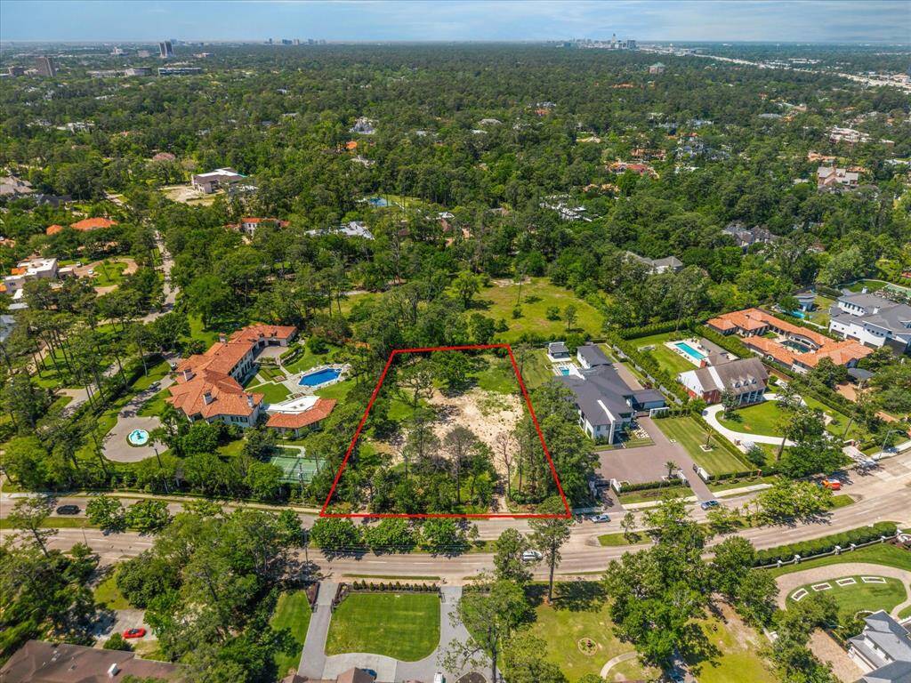 Aerial view of 8827 Memorial Dr.