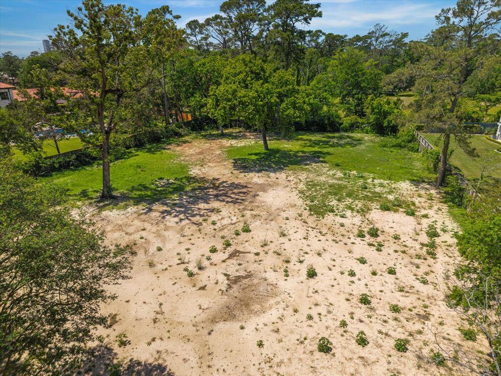 Fantastic lot nestled in Bayou Woods of Memorial Close In. The large lot offers generous building lines allowing for a fabulous custom home.