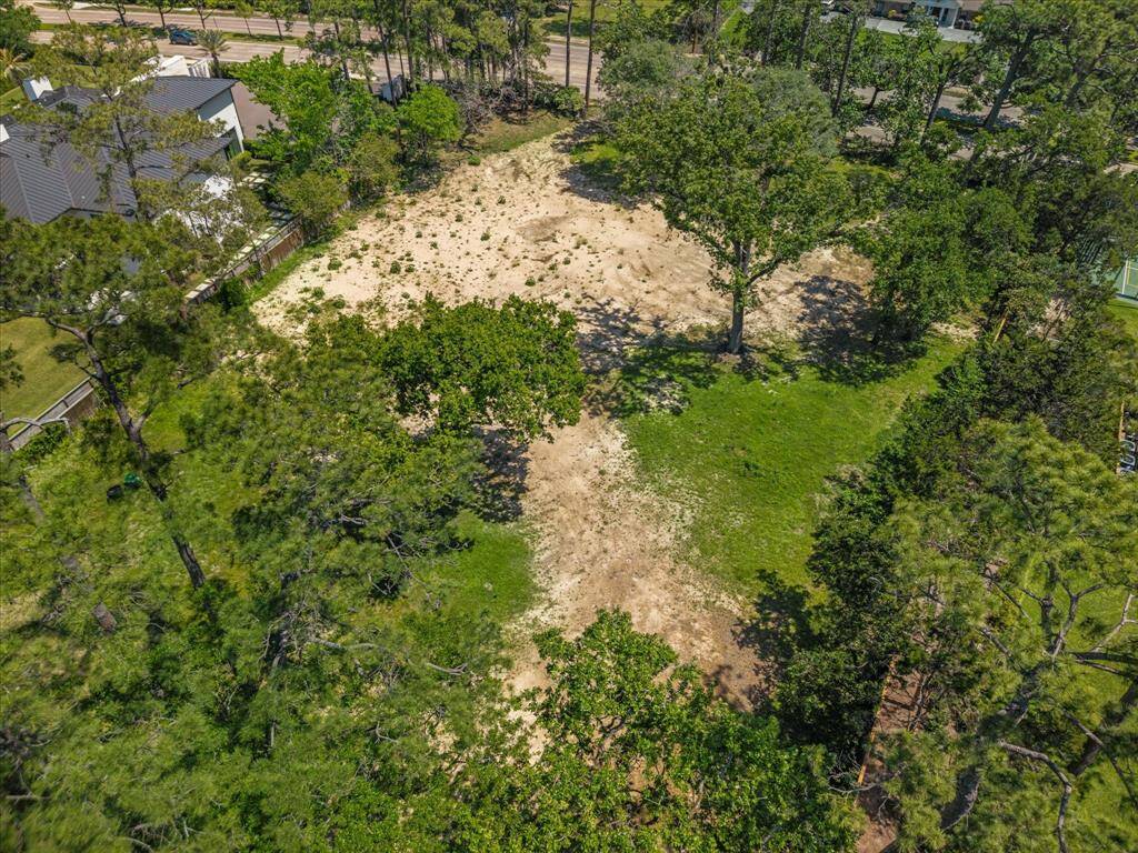 Fantastic lot nestled in Bayou Woods of Memorial Close In. The large lot offers generous building lines allowing for a fabulous custom home.