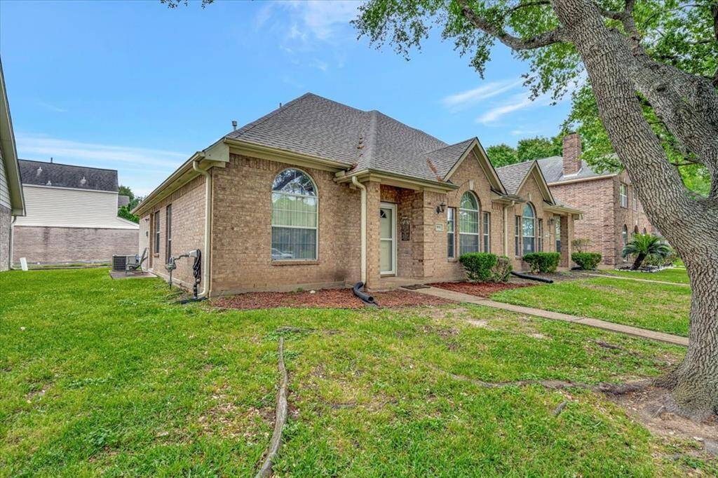 Desirable corner unit!