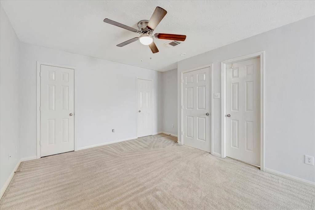 Double closets in the 2nd primary.