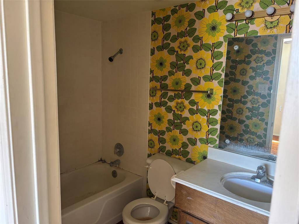 En suite bathroom