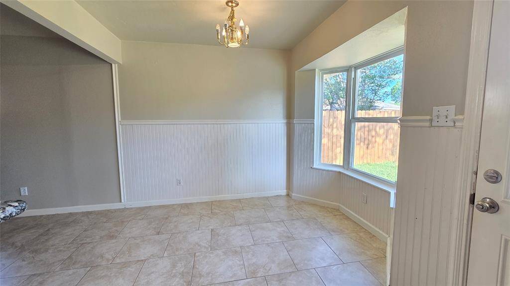 Relax by the bay window in the breakfast area, where you can enjoy a meal, sip your favorite drink, and take in the peaceful views of the backyard.