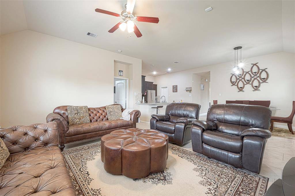 Open concept, Perfect for entertaining and relaxation.
