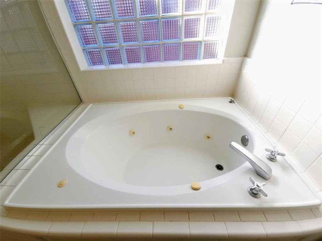 jacuzzi tub