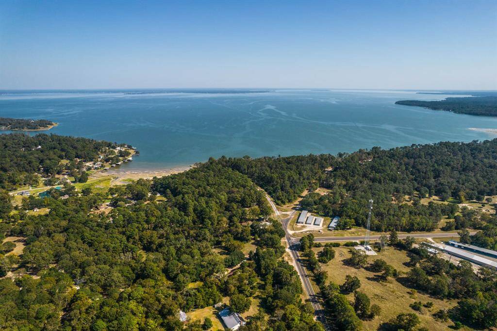 Just 15 minutes away from Lake Livingston, this location is the ideal retreat from the hustle and bustle of city life!
