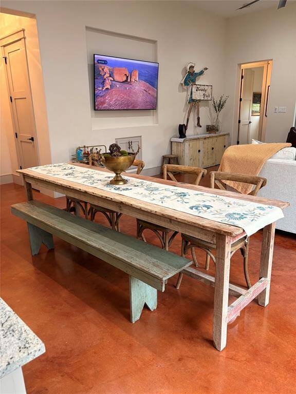 This large open room is perfect for full time lake living or an amazing weekend retreat.
