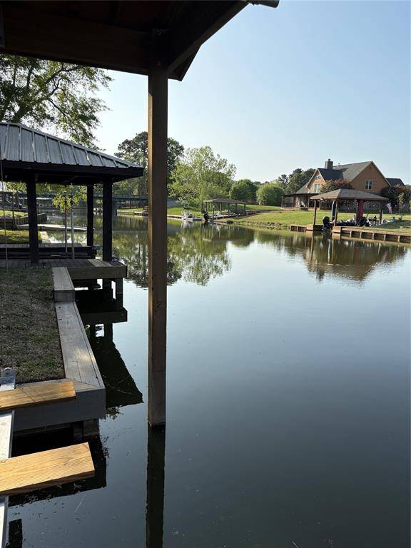 Look how calm and pretty this canal is off of Lake Conroe. Plenty of space to get the boat out and drive around the bend to main part of the lake.