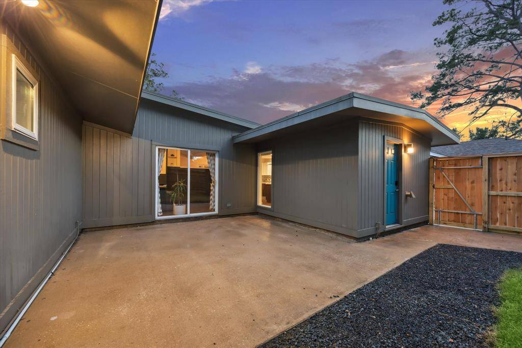 Spacious patio for your outdoor entertaining