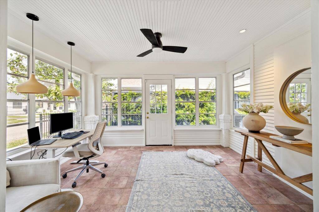 Another view of the sunroom/flexspace