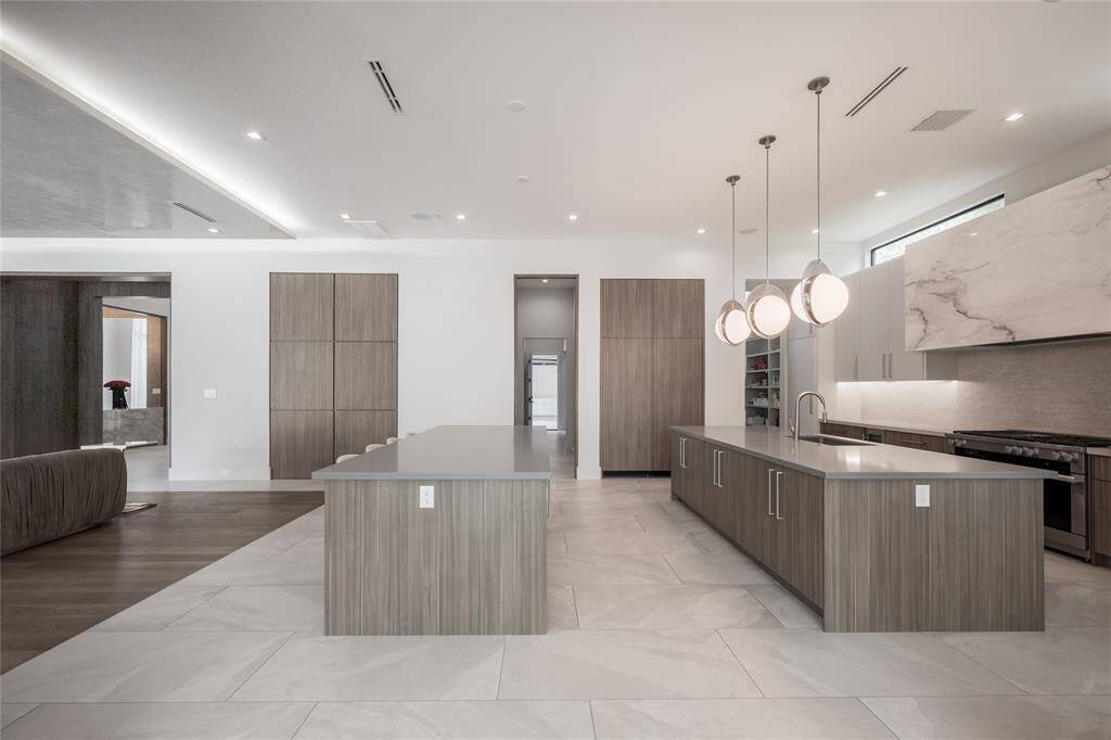 Double Island-Kitchen area
