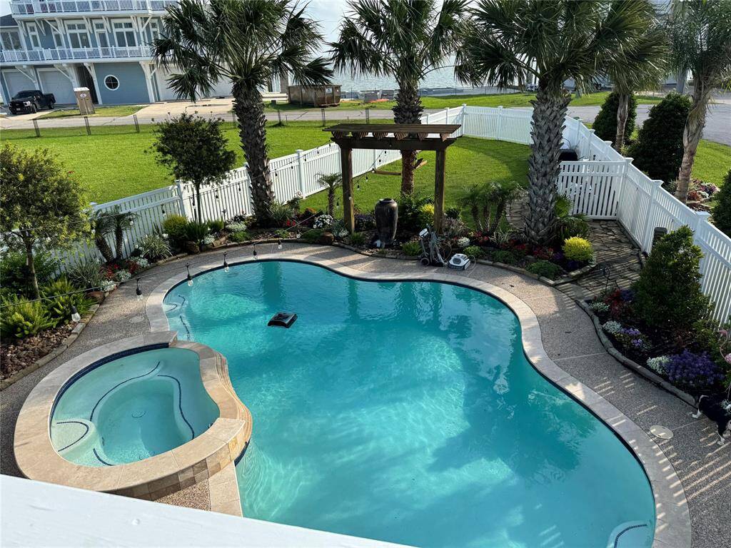 Pool with Spa