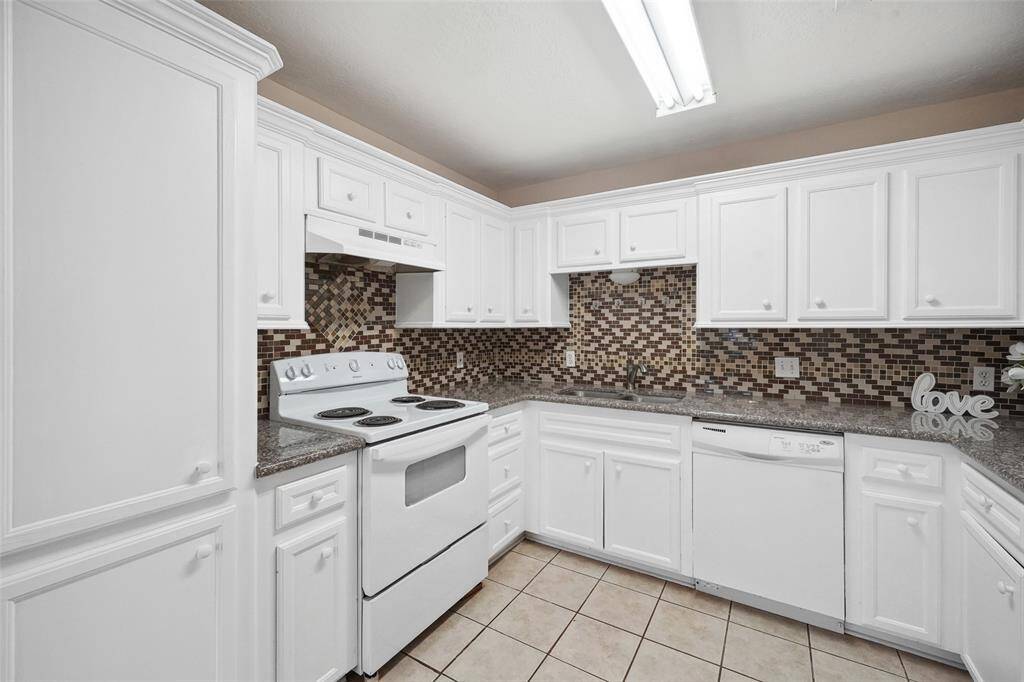 Granite counter top in kitchen.