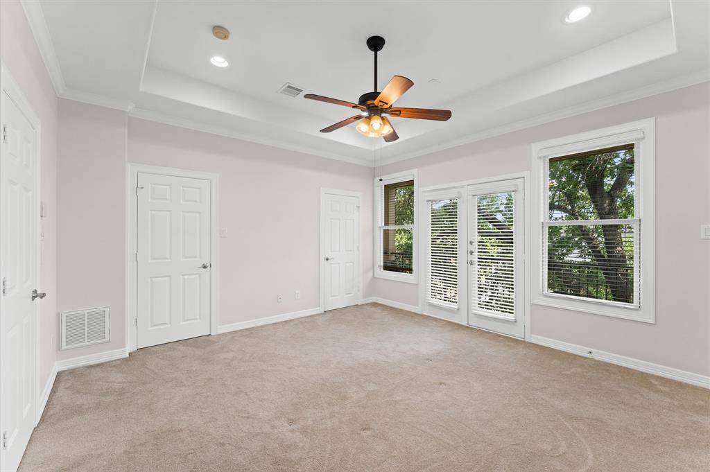 Large and spacious primary with newer carpet