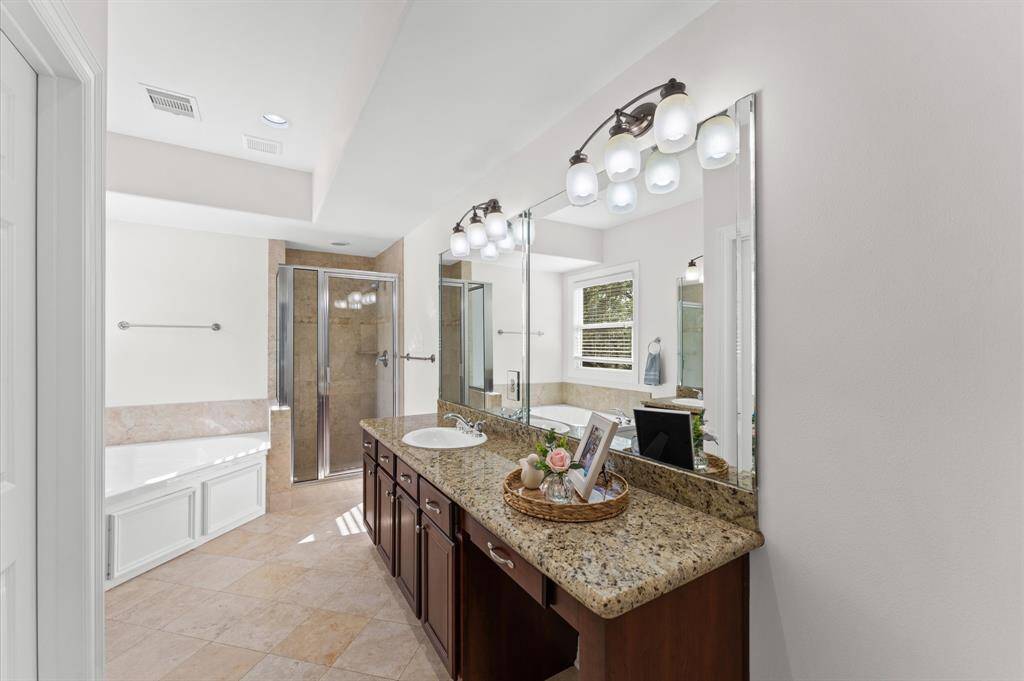 Primary En Suite with two sinks and vanity area