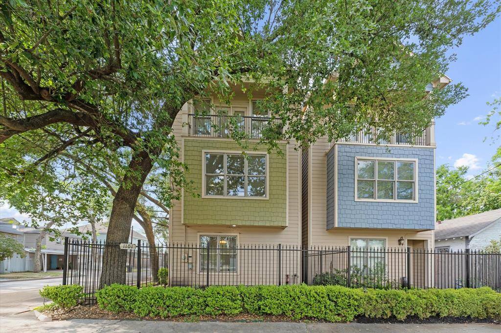 Home sit on the corner lot with a fenced in yard for your pets and/or kids. Theres room for a garden too.