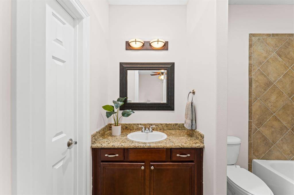 First floor en suite with walk in closet