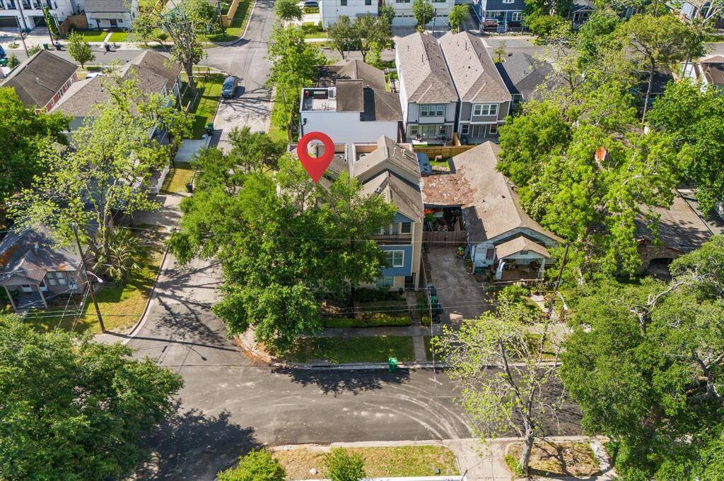 Easy access to major freeways, wholefoods, restaurants and shopping