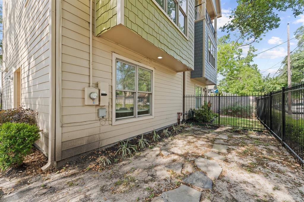 Room to let your dogs out or explore your green thumb