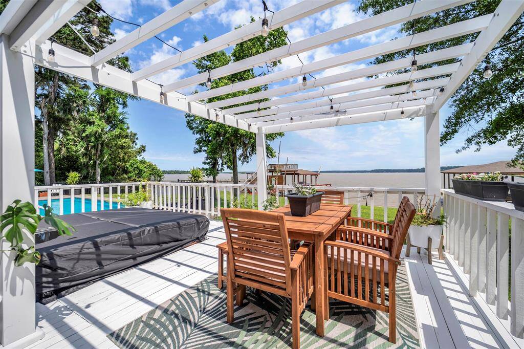 Stunning lakeside views with the option to dine under this charming pergola. Enjoy the beauty of nature while relaxing in this picturesque setting