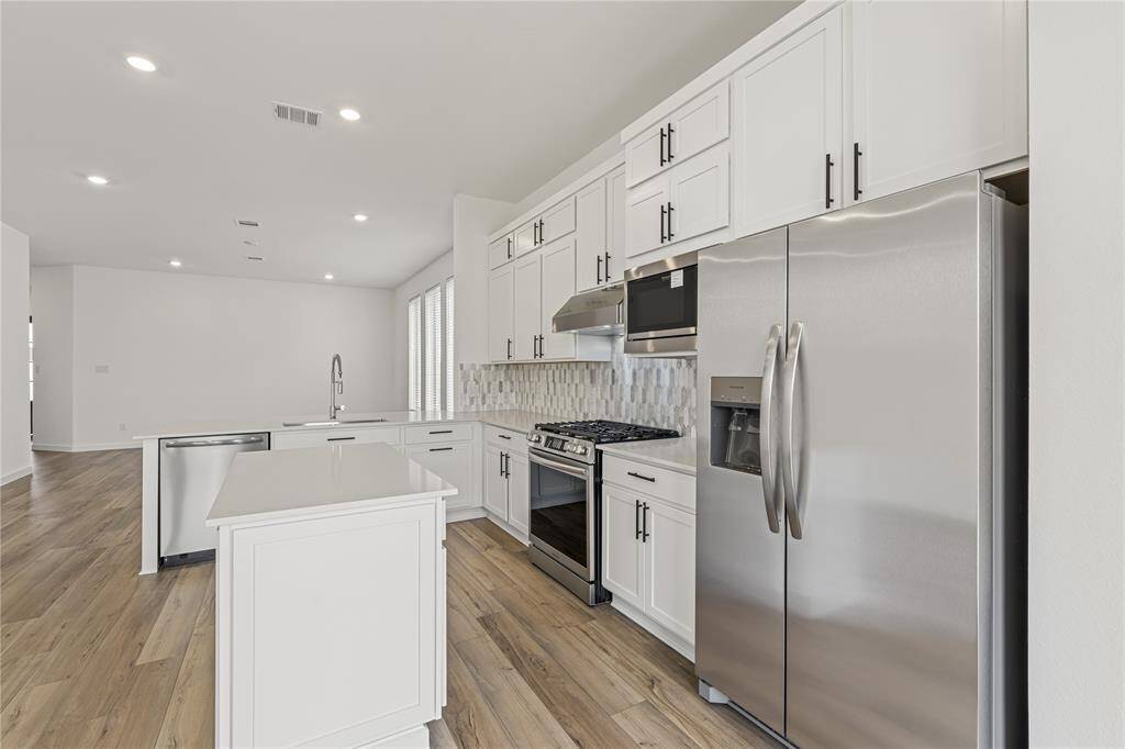 Stainless steel appliances, marble backsplash