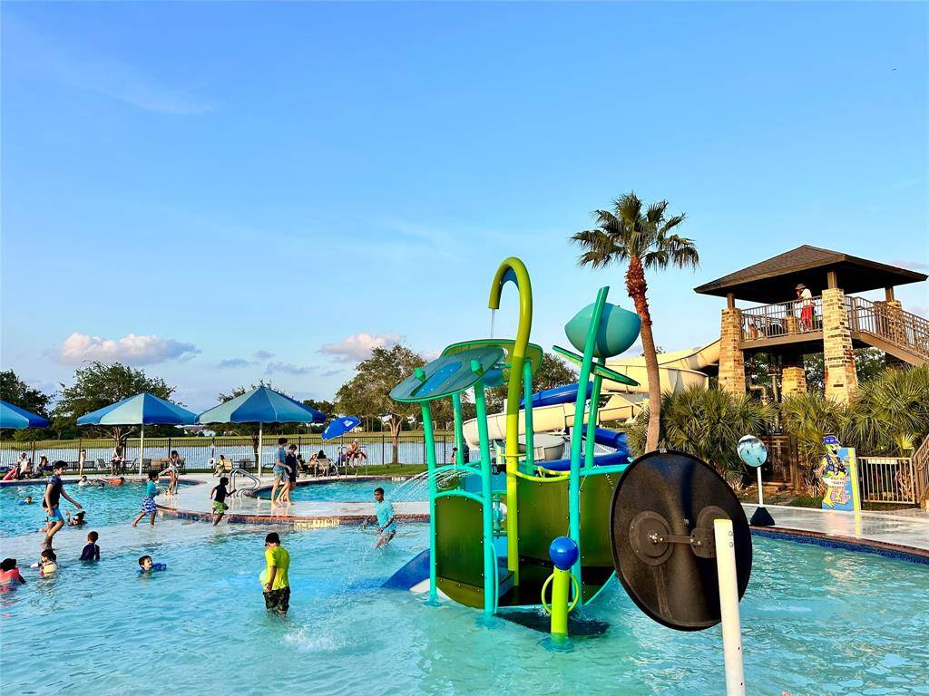 Lakeland Activity Center with Aquapark, fresh and salt water pools, diving boards (6 miles from the house)