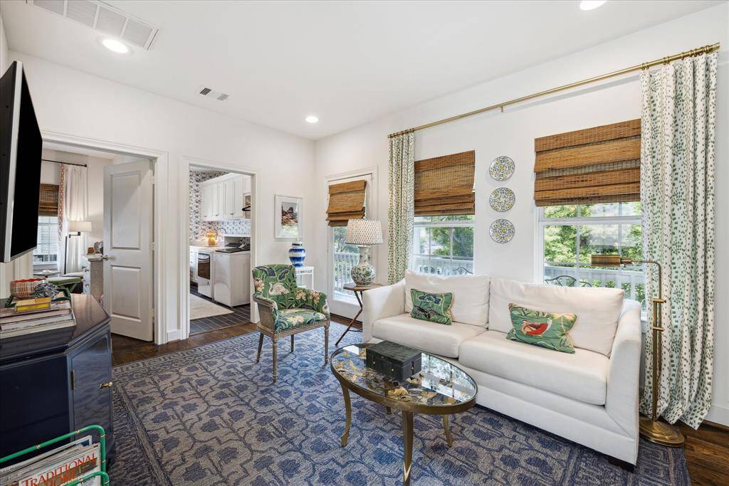 The flex-room can be transformed to fit your lifestyle - a home office, an additional study, an art studio, or even a casual TV room. The room benefits from plenty of natural light streaming in through the large windows which are adorned with natural bamboo shades. The door leads to the wrap around balcony.