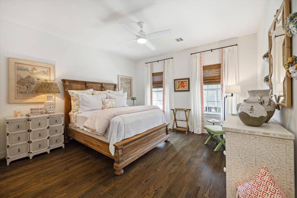Welcome to this charming guest bedroom equipped with an en-suite bathroom.