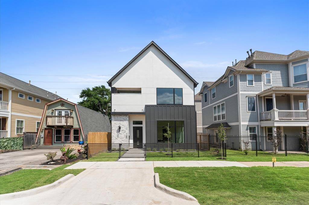 1130 Nicholson epitomizes modern luxury.