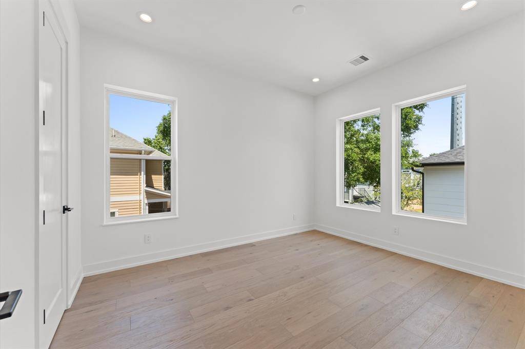 Secondary bedroom