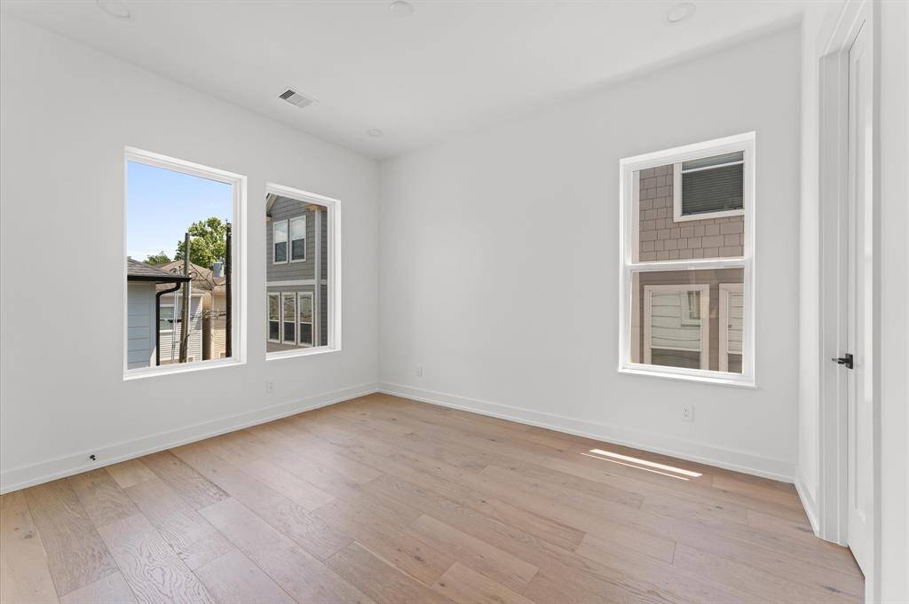Secondary bedroom