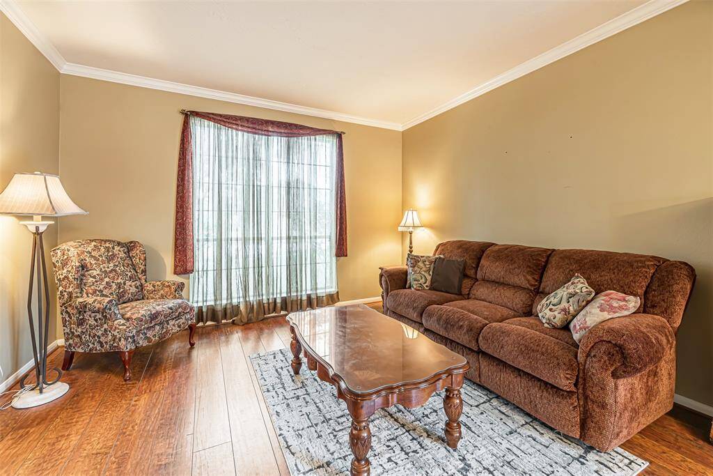 Formal living area.
