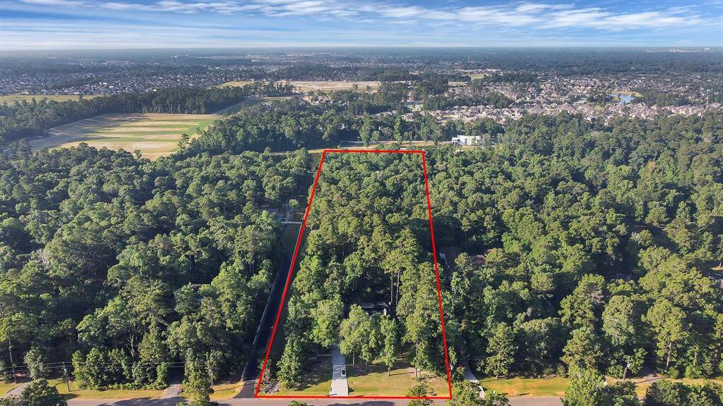 Privacy, tranquility & access to the park & lake await you.