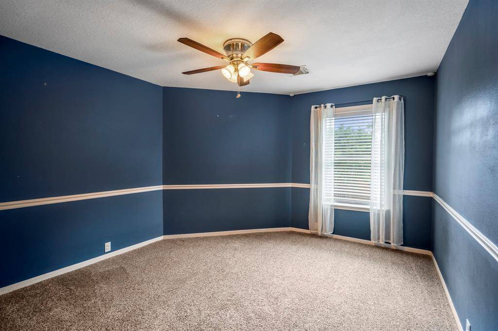 This charming secondary bedroom boasts ample space for creativity.