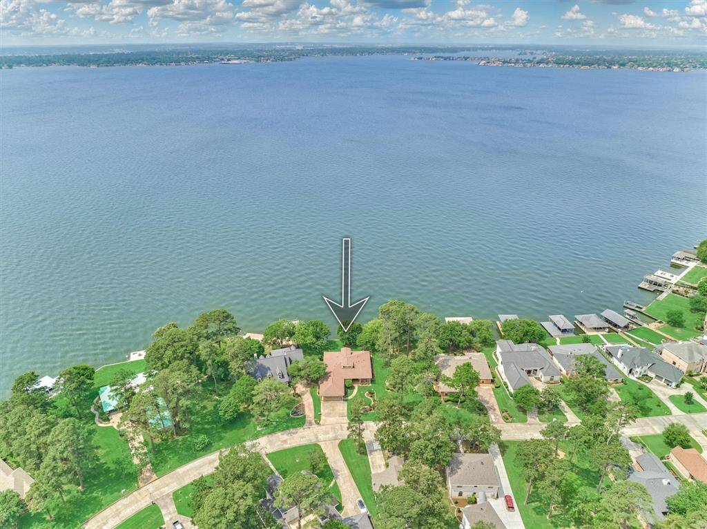 This prime waterfront location offers unobstructed views stretching all the way down the lake to the dam.