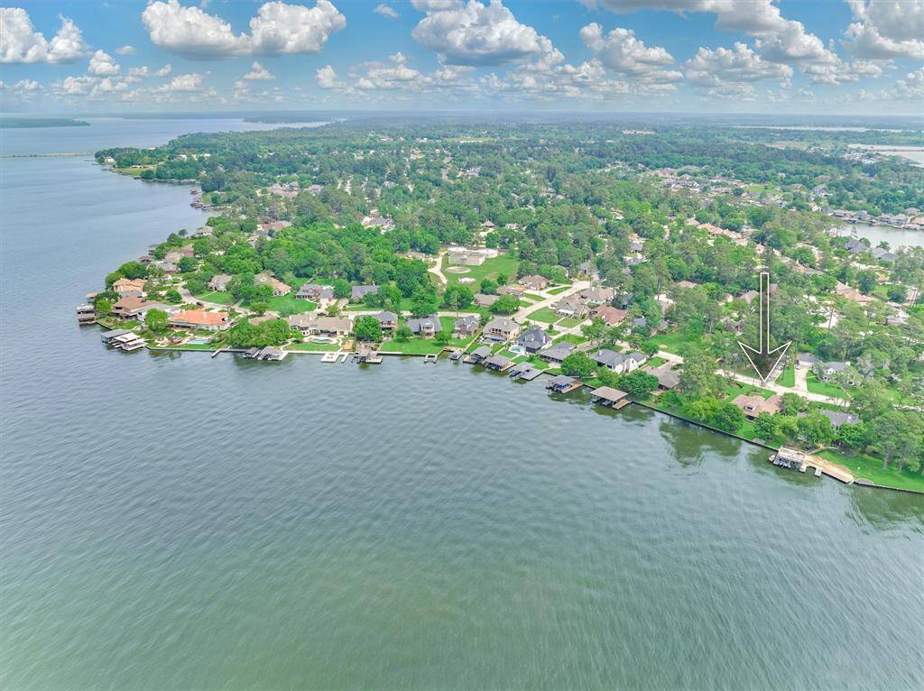 This home sits along the open shoreline of Lake Conroe in the gated community of Point Aquarius.