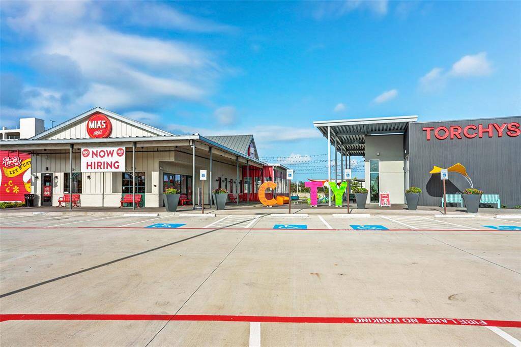 Mia's Table has burgers, tacos, sanwiches, country platters, deserts, shakes and more!The infamous Torchy's Tacos offers a variety of different tacos sure to please everyone.