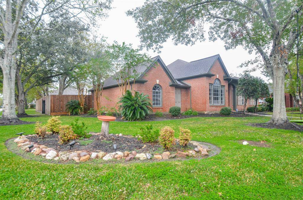 Pretty curb appeal on a corner lot