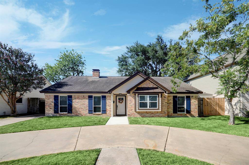 Welcome to 12506 Vindon Dr! Circle front driveway along with additional parking on side driveway and behind electronic gate which leads to the detached air conditioned garage.
