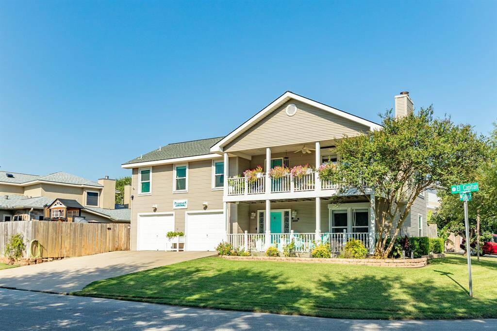 Welcome to 12722 El Capitan in the Spanish Grant bayside community.