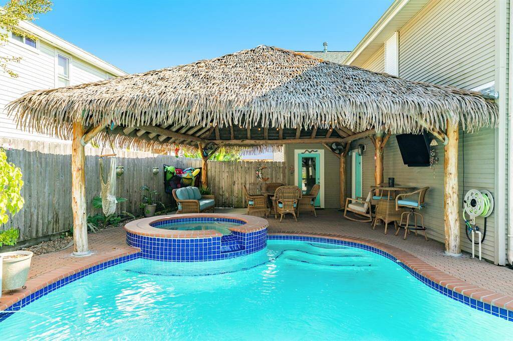 Covered patio area is a great place to dine & entertain.