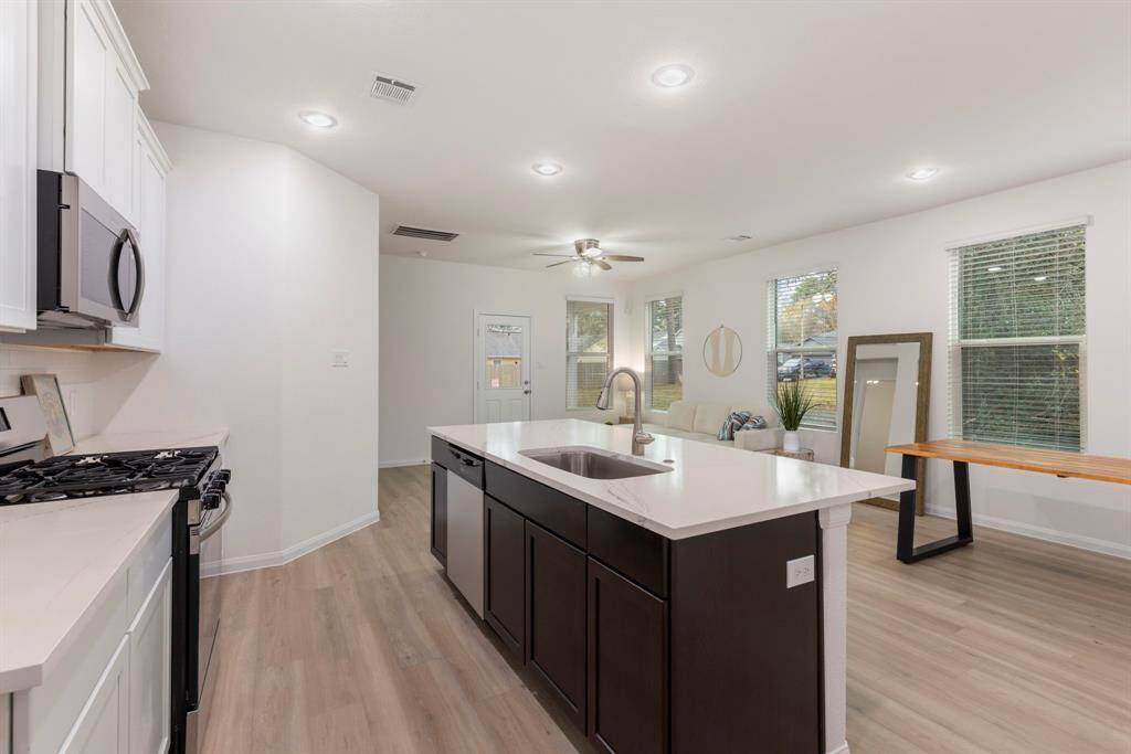 Ideal kitchen layout to maximize your space.
