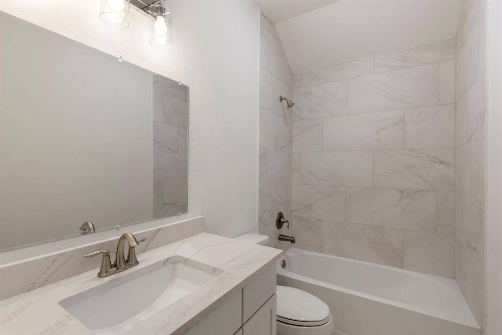 Second floor secondary full bathroom.