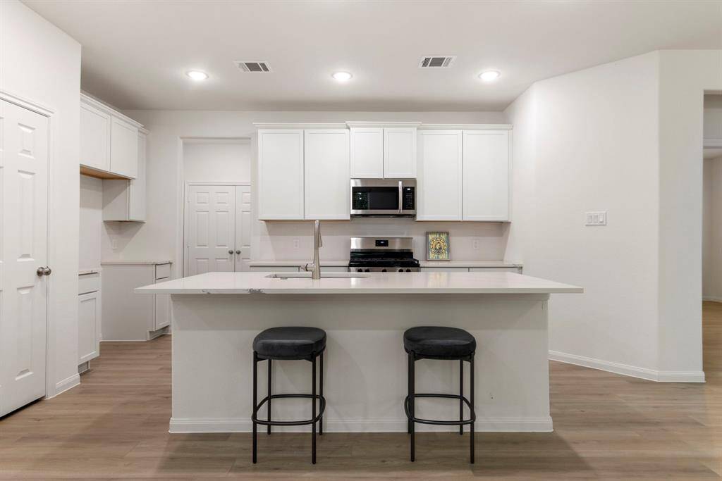 Kitchen with breakfast bar.