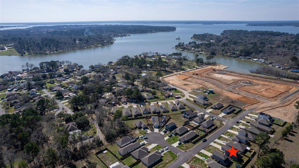 LAKE LIFE on Lake Conroe! Come get it!