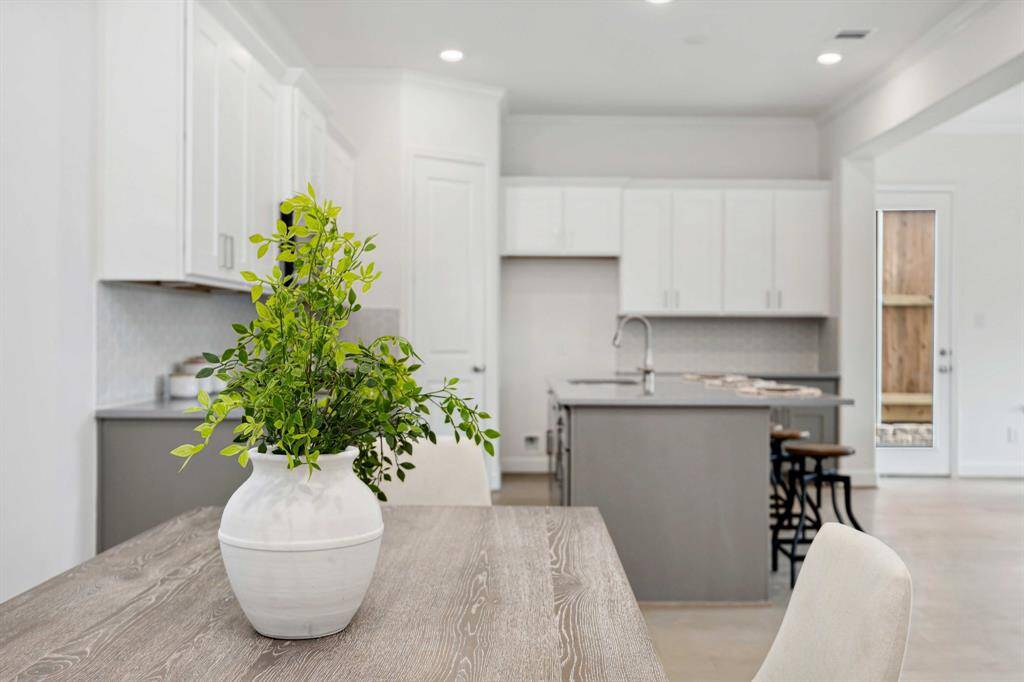 Even Tuesday night pasta tastes better here. This bright, open dining space adds a little extra joy to everyday meals.