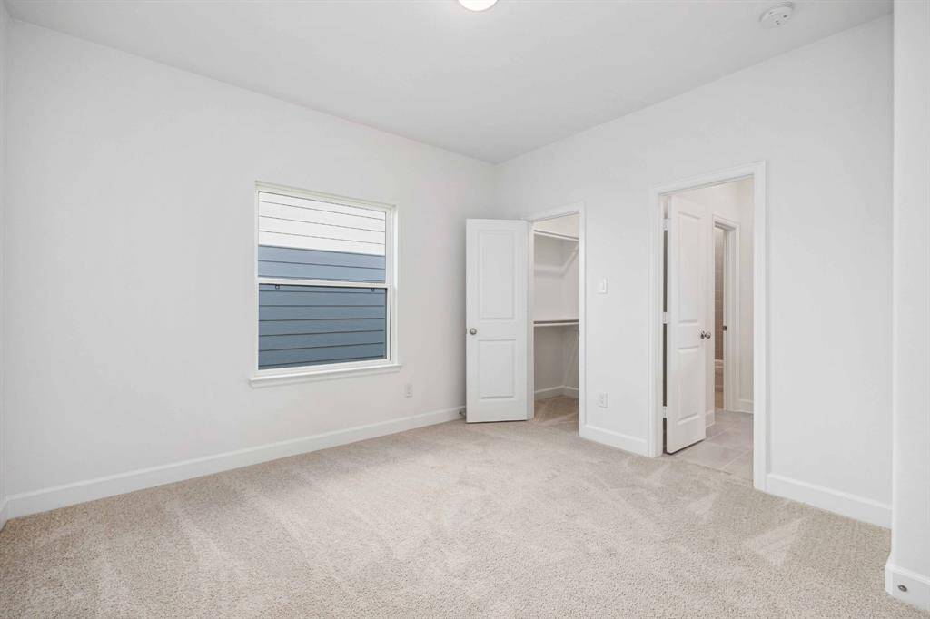 Another light-filled bedroom with a walk-in closet and easy bath access—perfect for guests, roomies, or your favorite teenager.