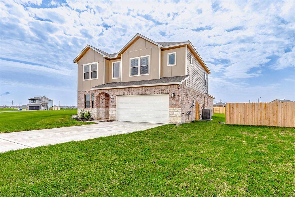 Nestled on a generous lot, this home boasts modern curb appeal, a long driveway, and a fully fenced backyard. Its corner lot position offers additional space and privacy. **This is a picture of a Rylan Floor Plan from another Saratoga Homes.**