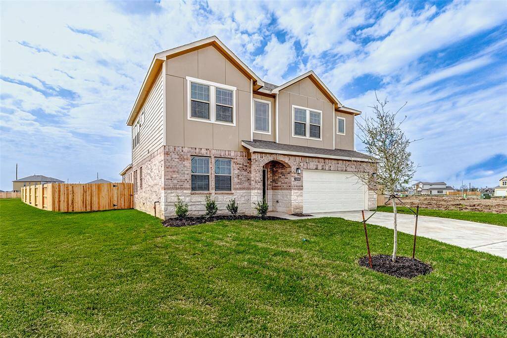 Enjoy the expansive side yard with lush green grass, providing endless possibilities for outdoor activities, entertaining, or future landscaping dreams. The perfect home for those who love space and comfort! **This is a picture of a Rylan Floor Plan from another Saratoga Homes.**