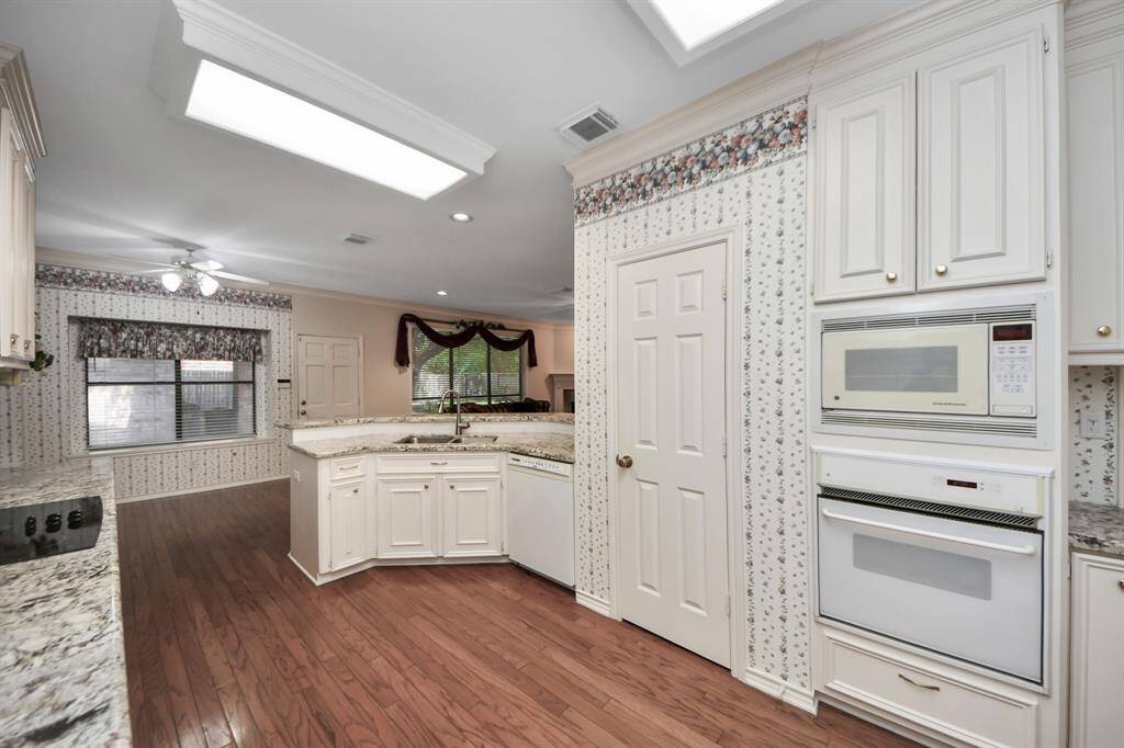The kitchen layout has space for multiple people to work comfortably in the kitchen. Behind the door, you will find a must-see walk-in pantry, perfect for storing pantry items and extra appliances.